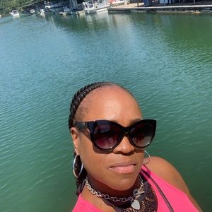 Meet your Posher, Gladys